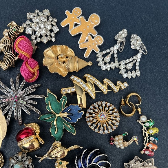 VTG Assorted Brooches and Earrings Lot (see the description) - Picture 5 of 9